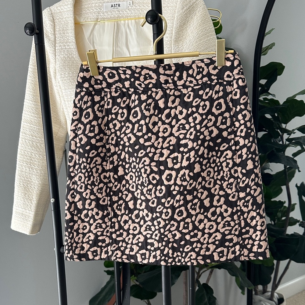 LOFT Leopard Print Jacquard Mini Skirt – 0P | Petite, Lined, With Pockets
